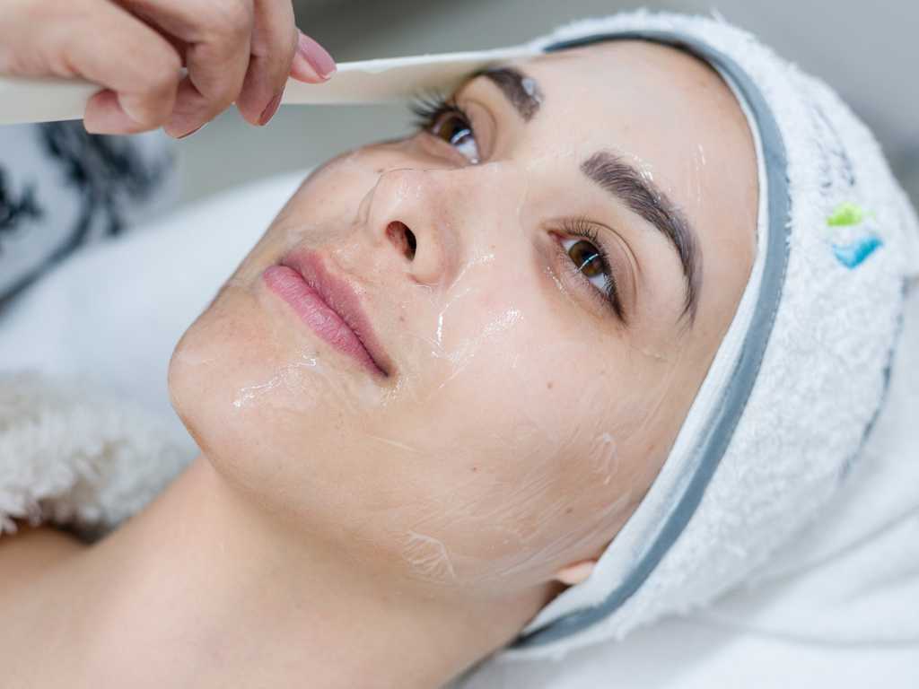 Imagen de tratamiento de limpieza facial profunda